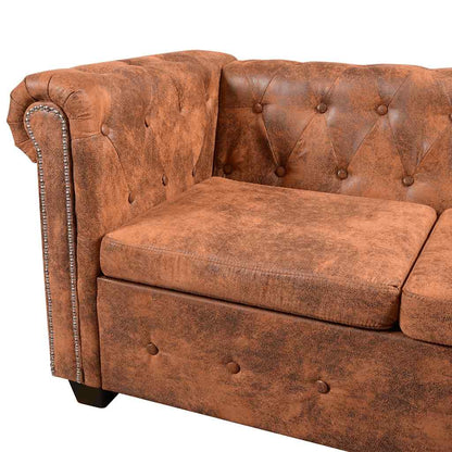 Capitonnage et finition cloutée du canapé Chesterfield en détail